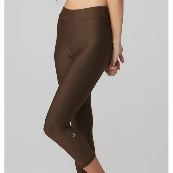 ALO Yoga Pants - Alo Set wild thing bra, and airlift capri leggings